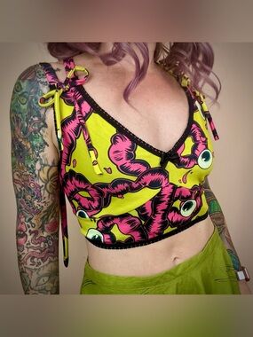 Neon Pink Eyeball Graphic Knit 80s Punk Crop Top Small